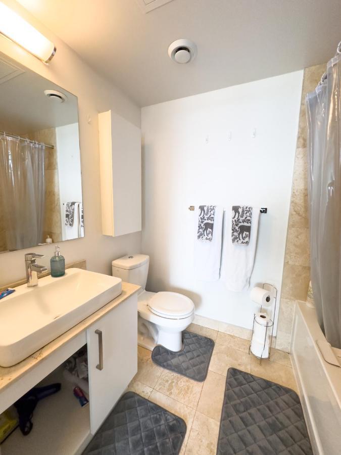 Luxury 2 Bedrooms With Lakeview Cn Tower Entertainment District Rogers Centre Toronto Eksteriør bilde