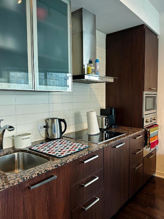 Luxury 2 Bedrooms With Lakeview Cn Tower Entertainment District Rogers Centre Toronto Eksteriør bilde